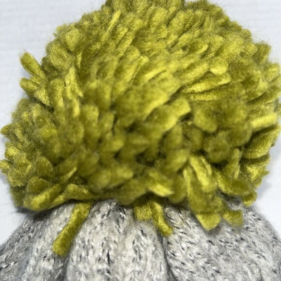 TOPSHOP Knitted Pom Pom Beanie In Gray One Size - NWT - Picture 2 of 5